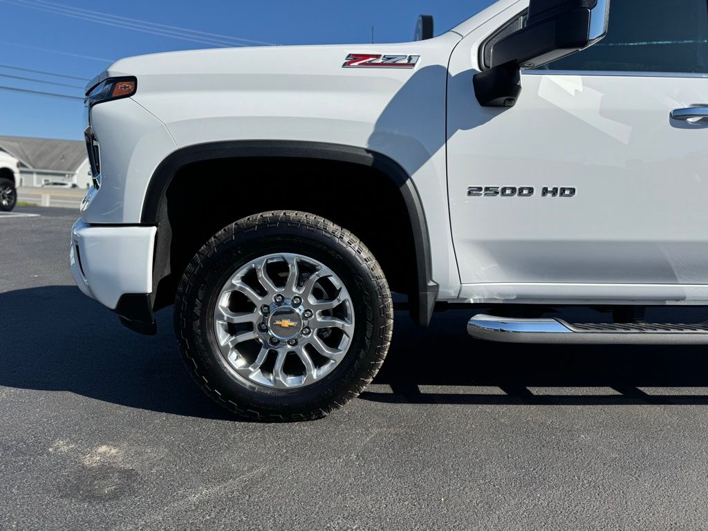 2025 Chevrolet Silverado 2500HD LT photo 2