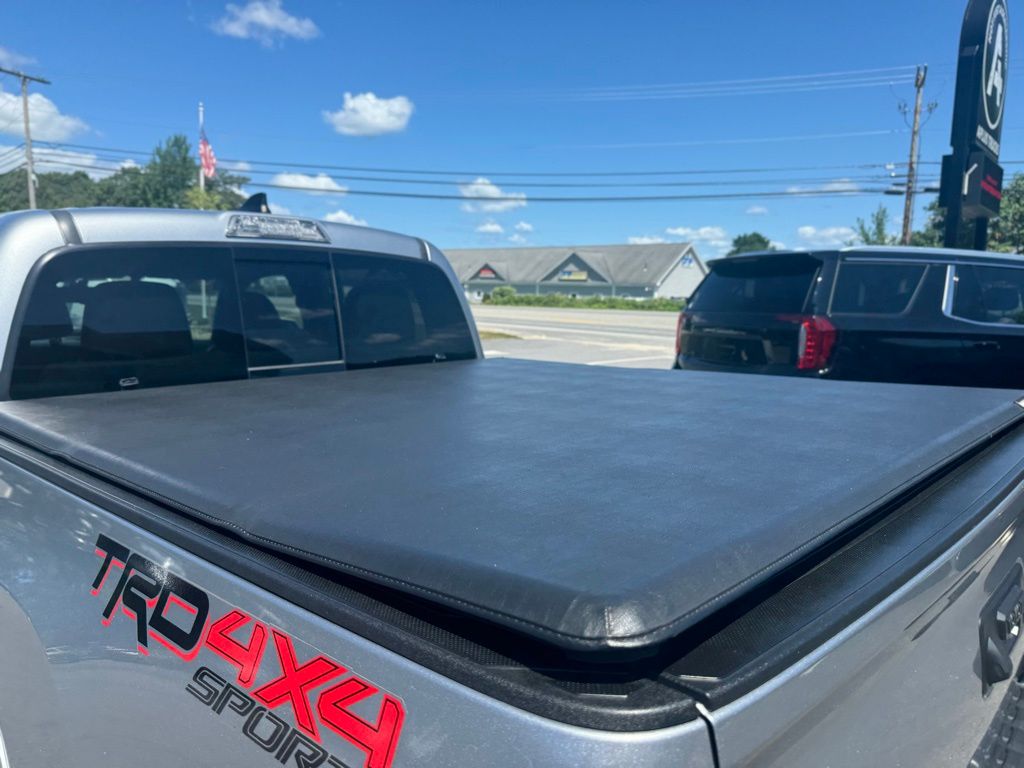 2017 Toyota Tacoma TRD Sport V6 photo 4