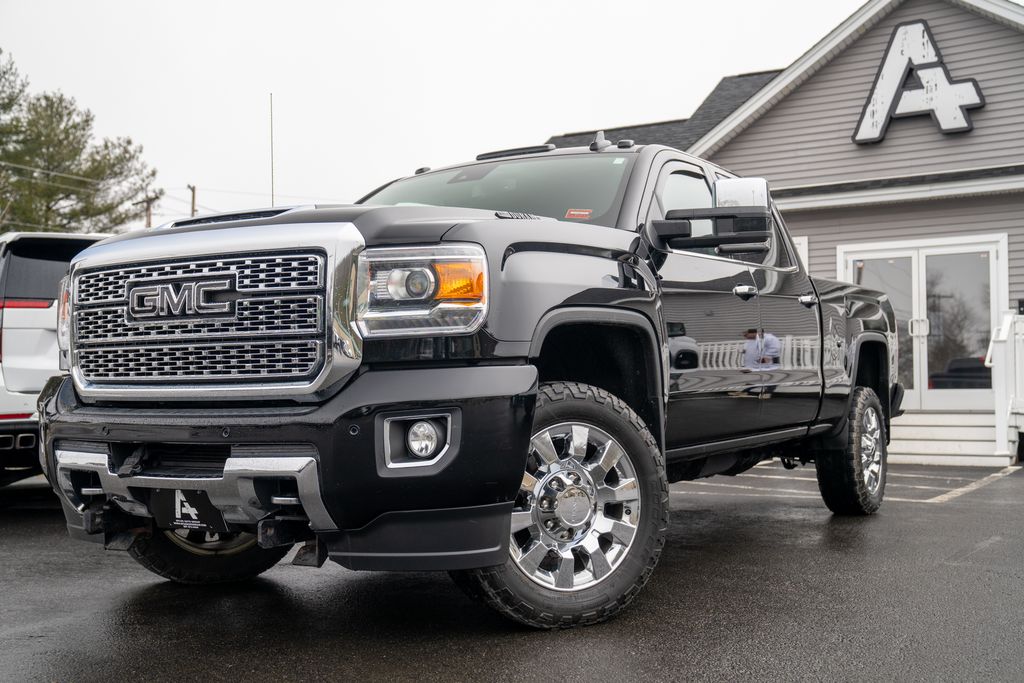 2018 GMC Sierra 4WD Crew Cab Standard Box Denali's photo