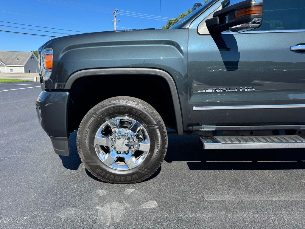 2019 Gmc Sierra HD Denali photo 2