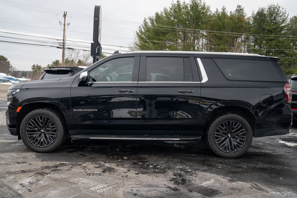 2021 Chevrolet Suburban Premier photo 2