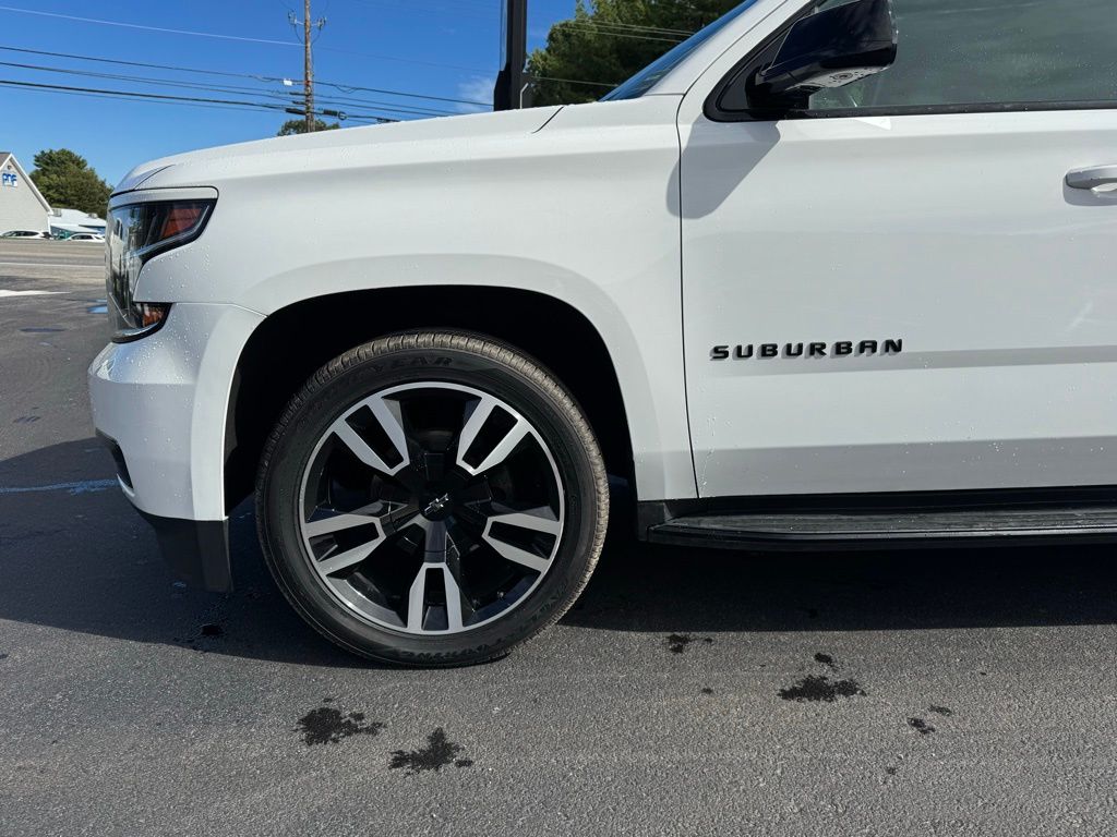 2020 Chevrolet Suburban LT photo 2
