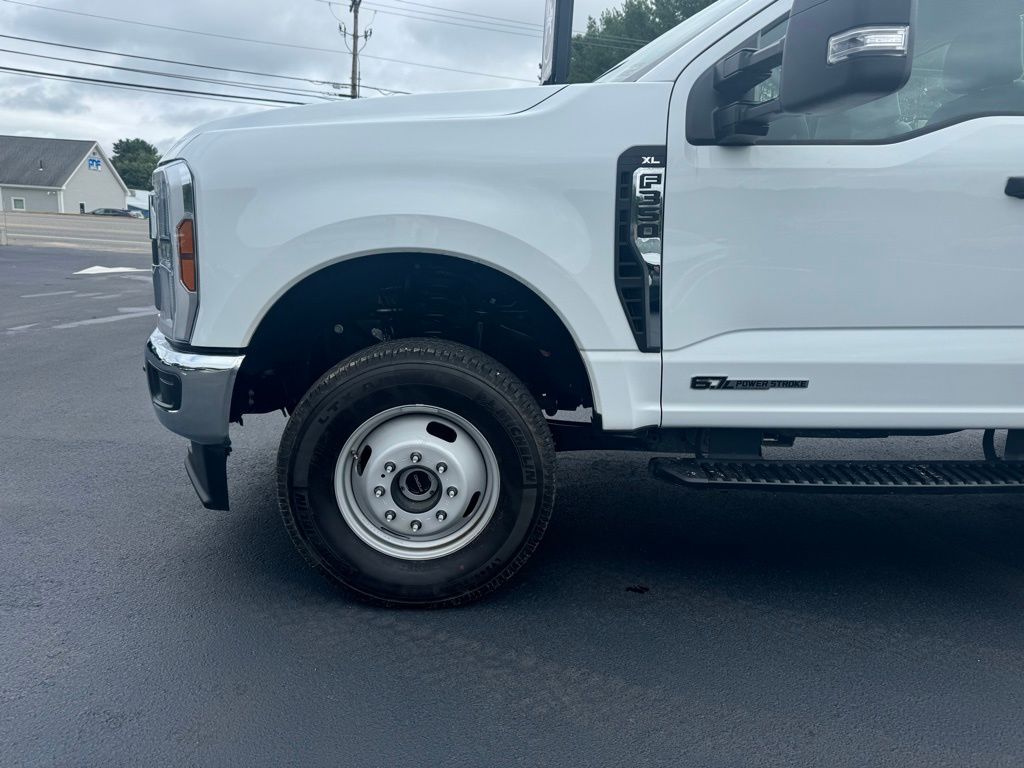 2025 Ford F-350 XL photo 2