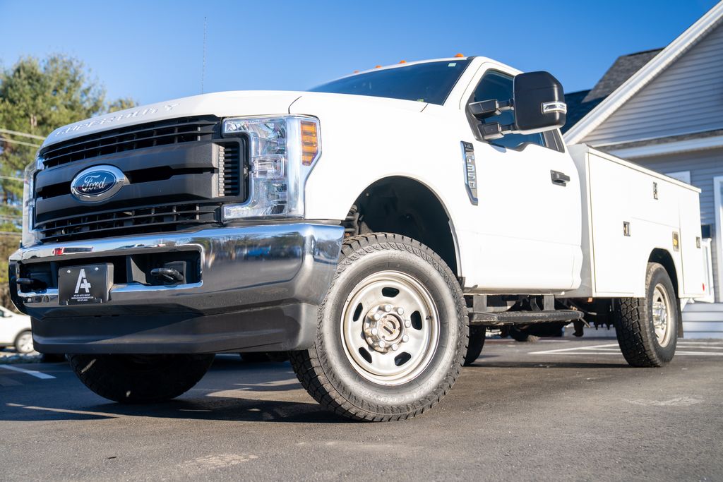 2018 Ford F-350 Super Duty Chassis Cab XL's photo