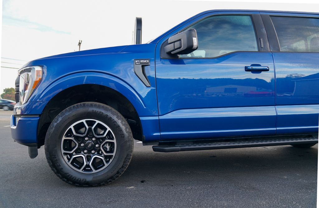 2023 Ford F-150 XLT photo 2