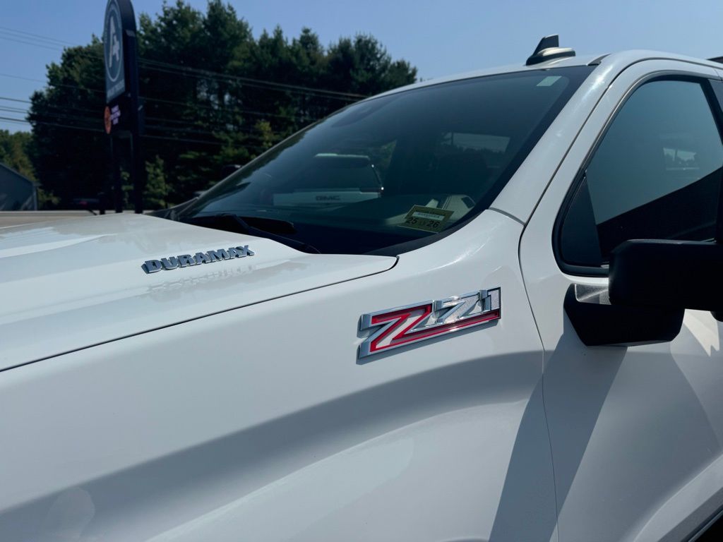 2024 Chevrolet Silverado 1500 RST photo 2