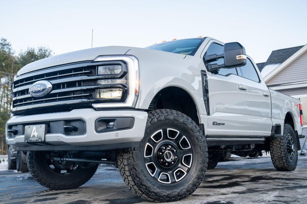 2025 Ford F-350 Super Duty Platinum's photo