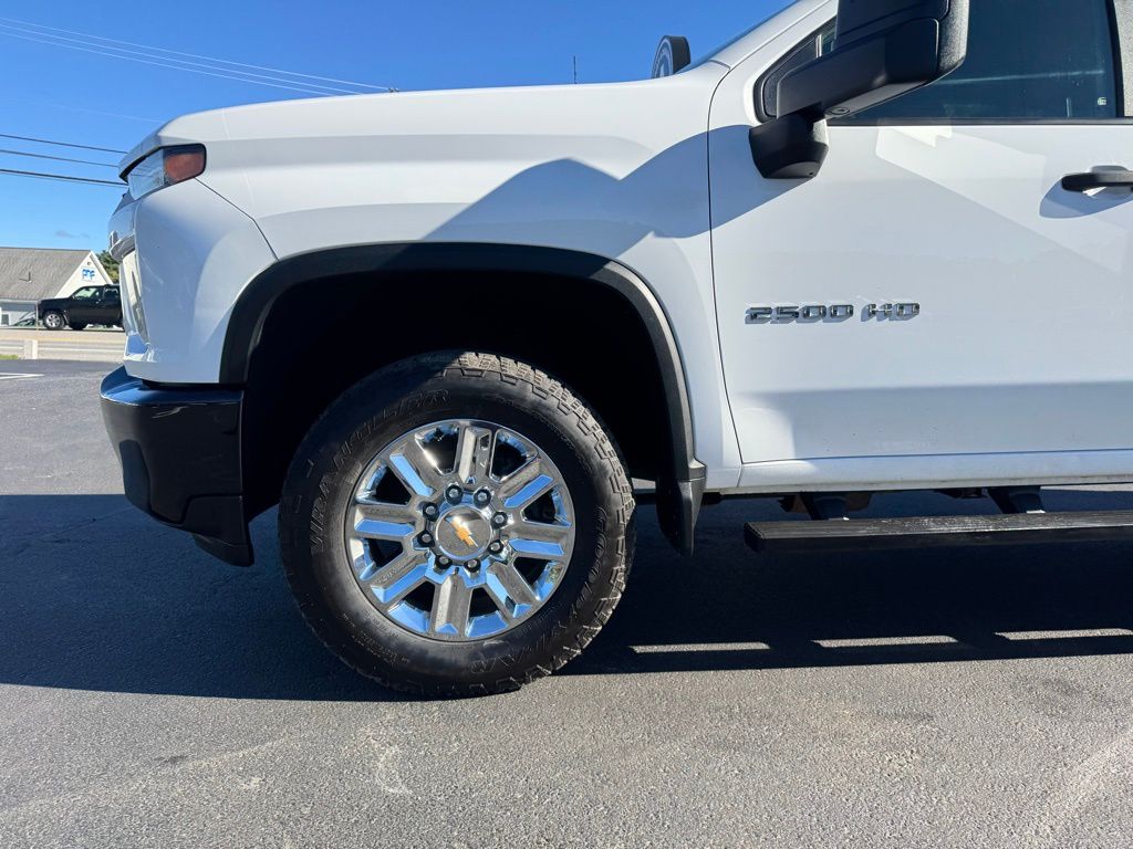 2021 Chevrolet Silverado 2500HD Custom photo 2
