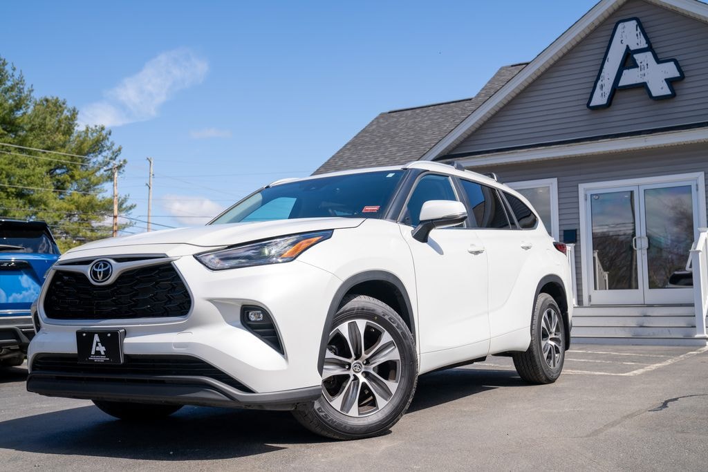 Used 2023 Toyota Highlander XLE SUV