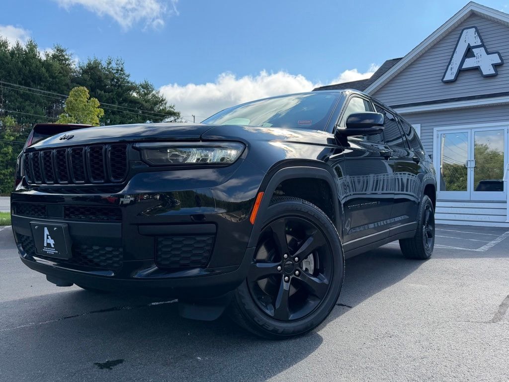 Used 2023 Jeep Grand Cherokee Altitude SUV