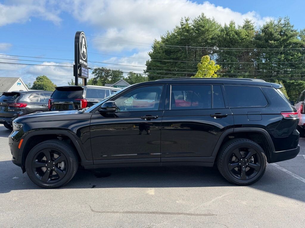 Used 2023 Jeep Grand Cherokee Altitude SUV
