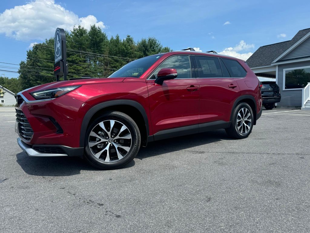 2024 Toyota Highlander Hybrid Limited photo 2
