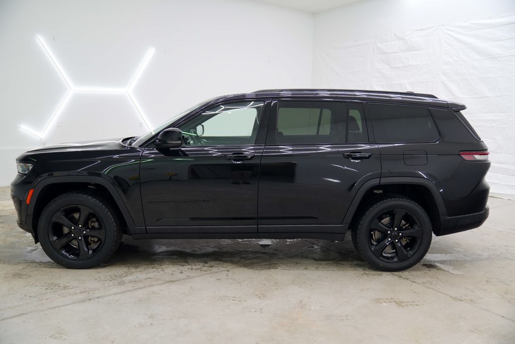 2022 Jeep Grand Cherokee Altitude photo 2