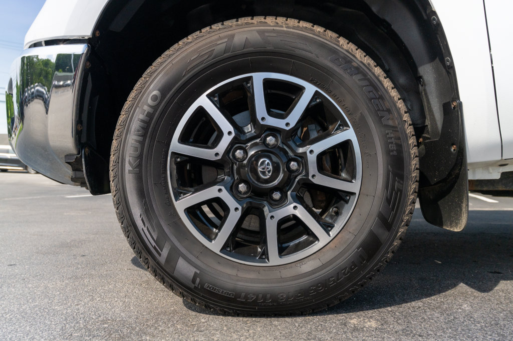 2019 Toyota Tundra SR5 - Photo 2