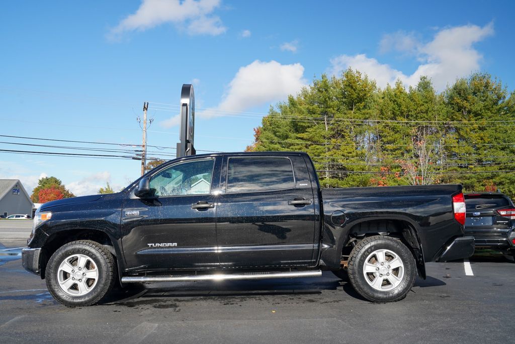 2017 Toyota Tundra SR5 photo 2