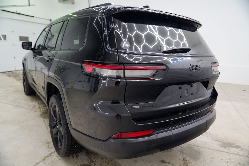 2022 Jeep Grand Cherokee Altitude photo 3