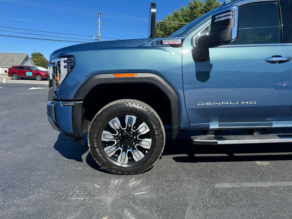 2025 Gmc Sierra 2500 HD Denali photo 2