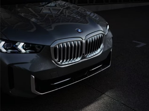 a close up picture of the front grille of the 2023 X5