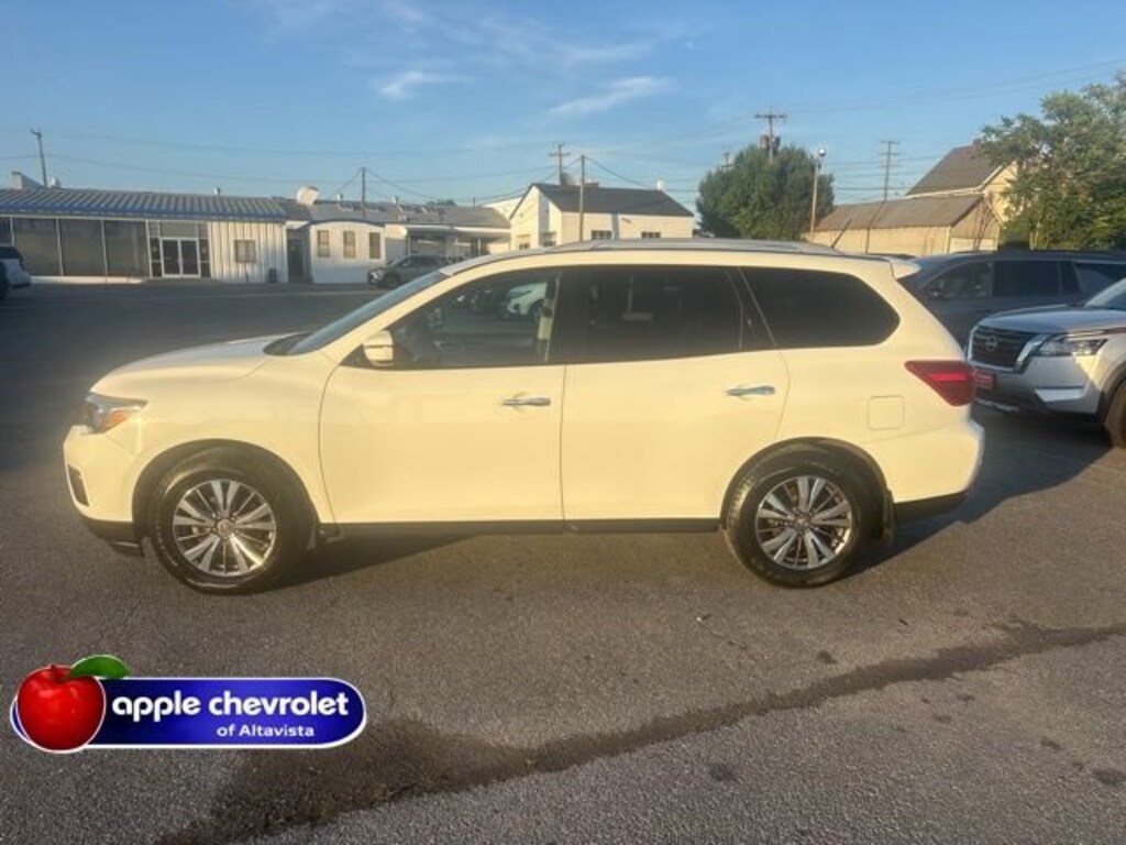 Used 2017 Nissan Pathfinder SV