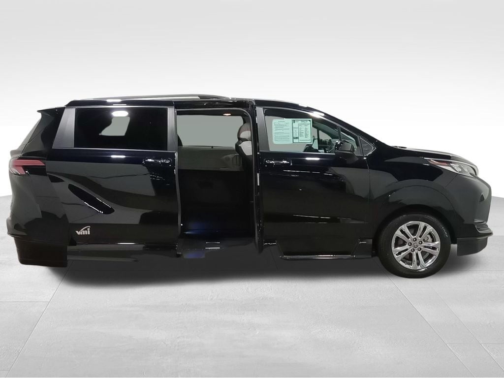 Used 2023 Toyota Sienna XSE Minivan/Van