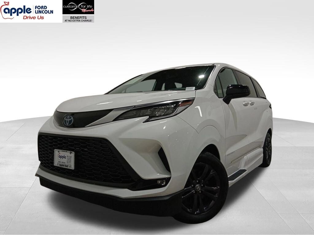 Used 2024 Toyota Sienna XSE Minivan/Van