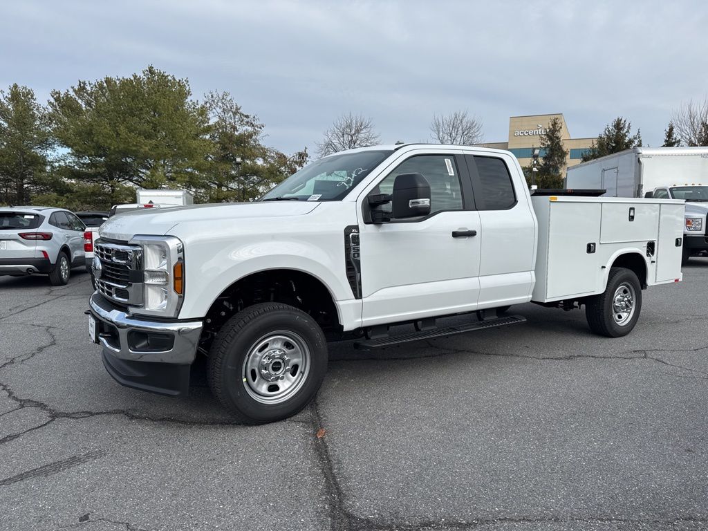 2026 Ford F-350 Super Duty Chassis Cab XL's photo