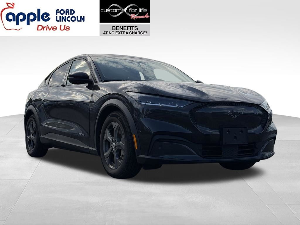 2022 Ford Mustang-Mach-e Select's photo