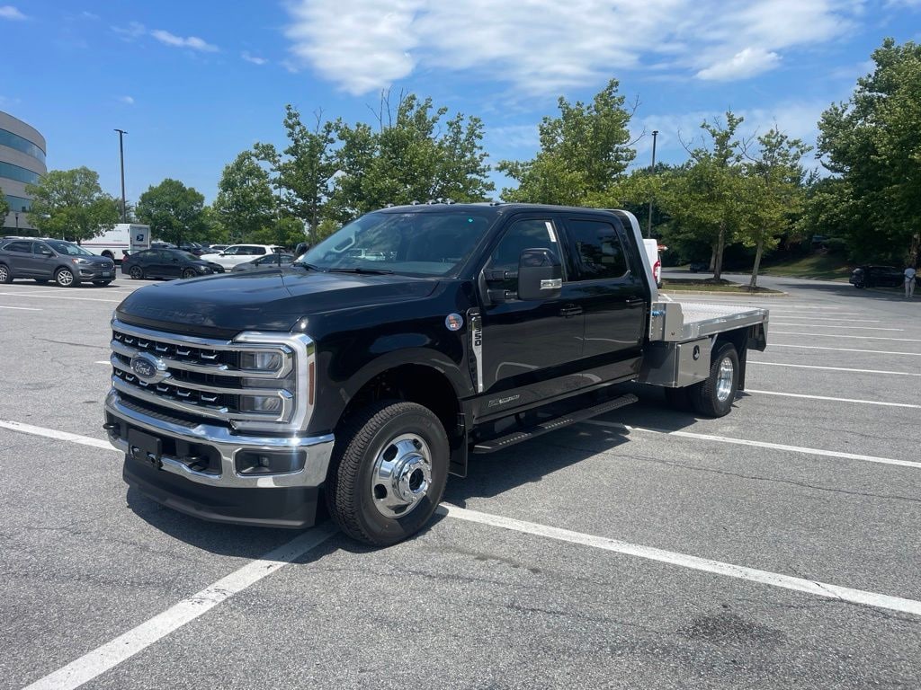 New 2026 Ford F-350SD Lariat Chassis