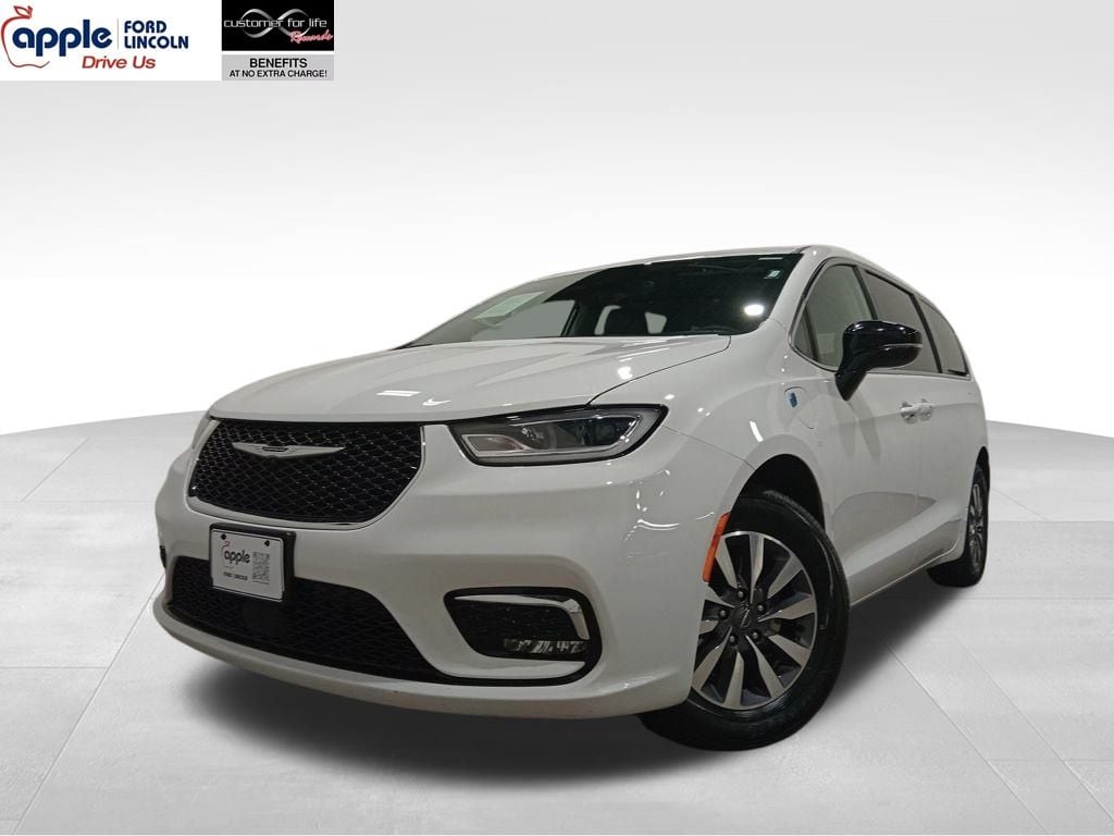 2024 Chrysler Pacifica Hybrid Select PHEV's photo