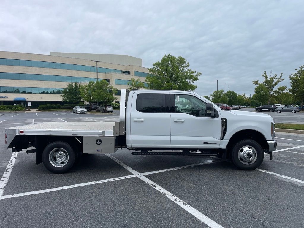 New 2026 Ford F-350SD Lariat Chassis