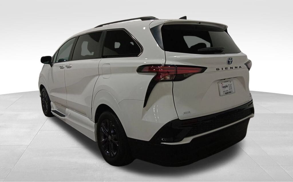 Used 2024 Toyota Sienna XSE Minivan/Van