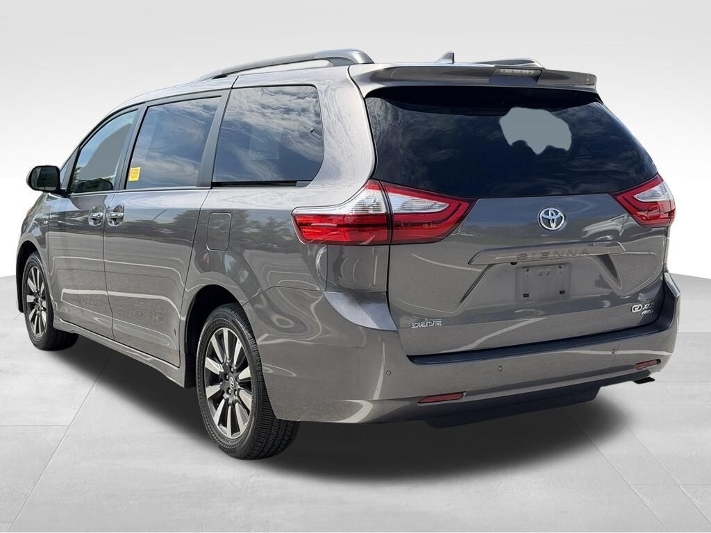 Used 2018 Toyota Sienna XLE Premium Minivan/Van