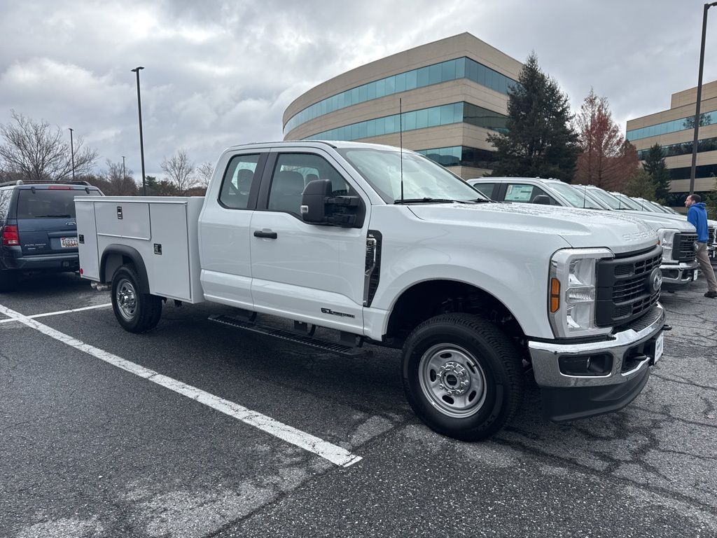 2025 Ford F-350 Super Duty XL's photo
