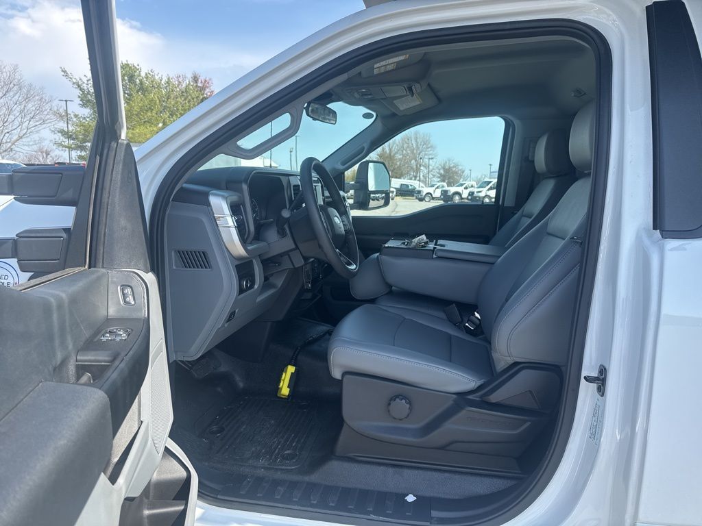 2025 Ford F-450 Super Duty Chassis Cab XL - Photo 13