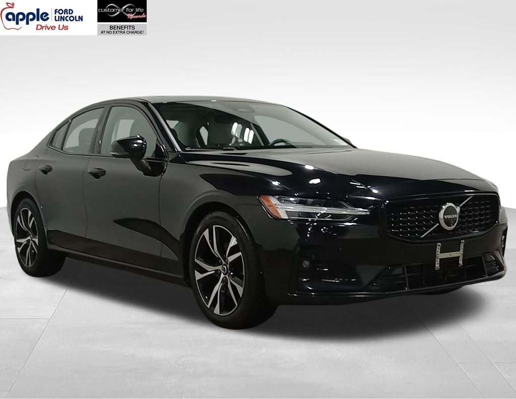 2024 Volvo S60 B5 Plus Dark Theme's photo