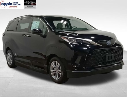 2023 Toyota Sienna XSE Minivan/Van