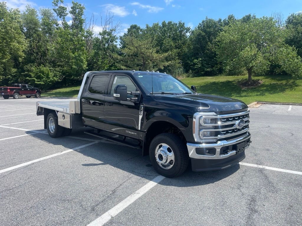 New 2026 Ford F-350SD Lariat Chassis