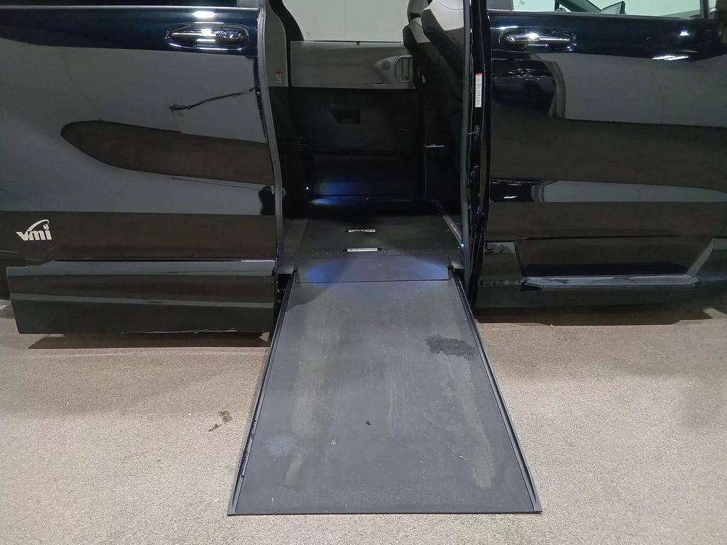 Used 2023 Toyota Sienna XSE Minivan/Van