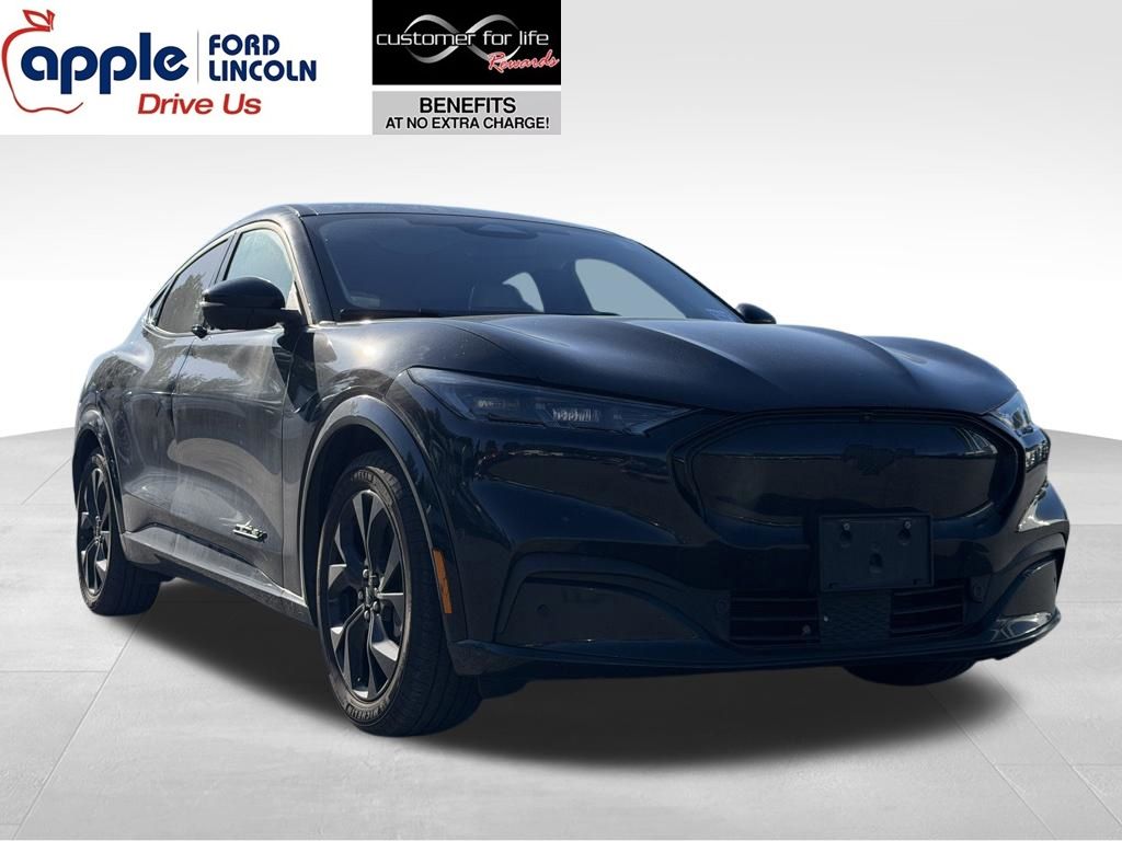 2023 Ford Mustang-Mach-e Premium's photo
