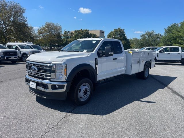 2025 Ford F-550 Super Duty Chassis Cab XL's photo