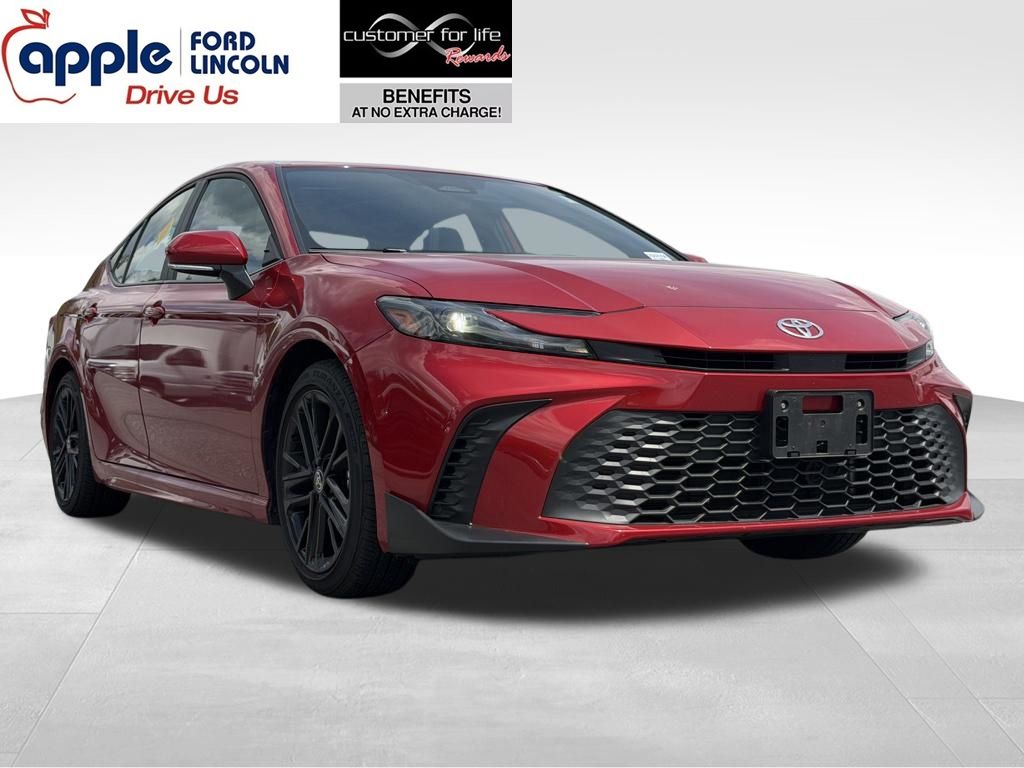 2025 Toyota Camry SE Hybrid's photo
