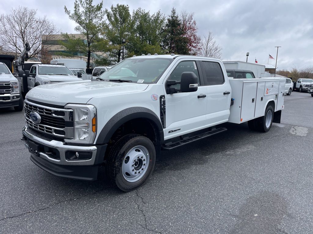 2025 Ford F-550 Super Duty Chassis Cab XL's photo