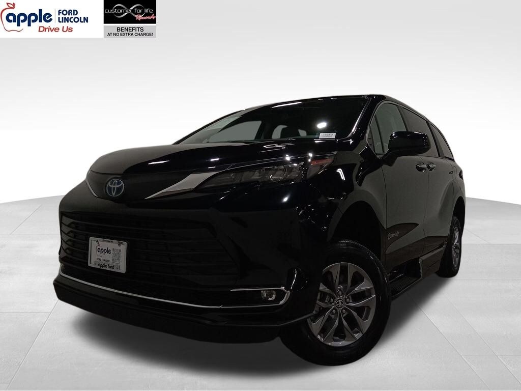 Used 2024 Toyota Sienna XLE Minivan/Van