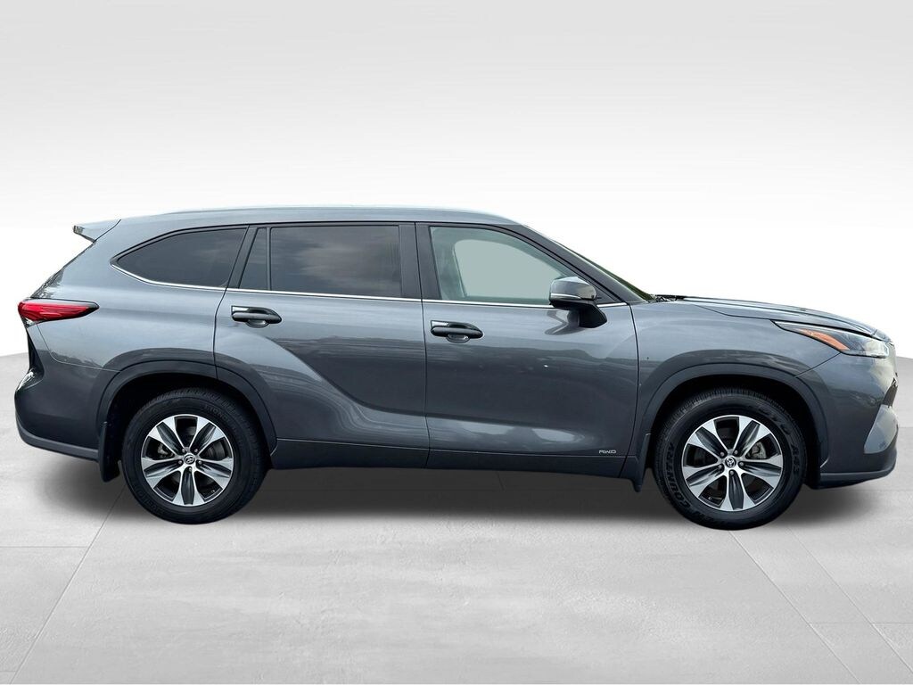 Used 2023 Toyota Highlander Hybrid XLE SUV