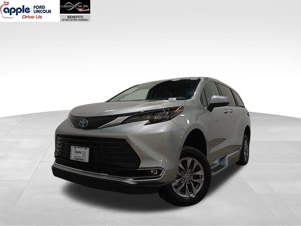 Used 2024 Toyota Sienna XLE Minivan/Van