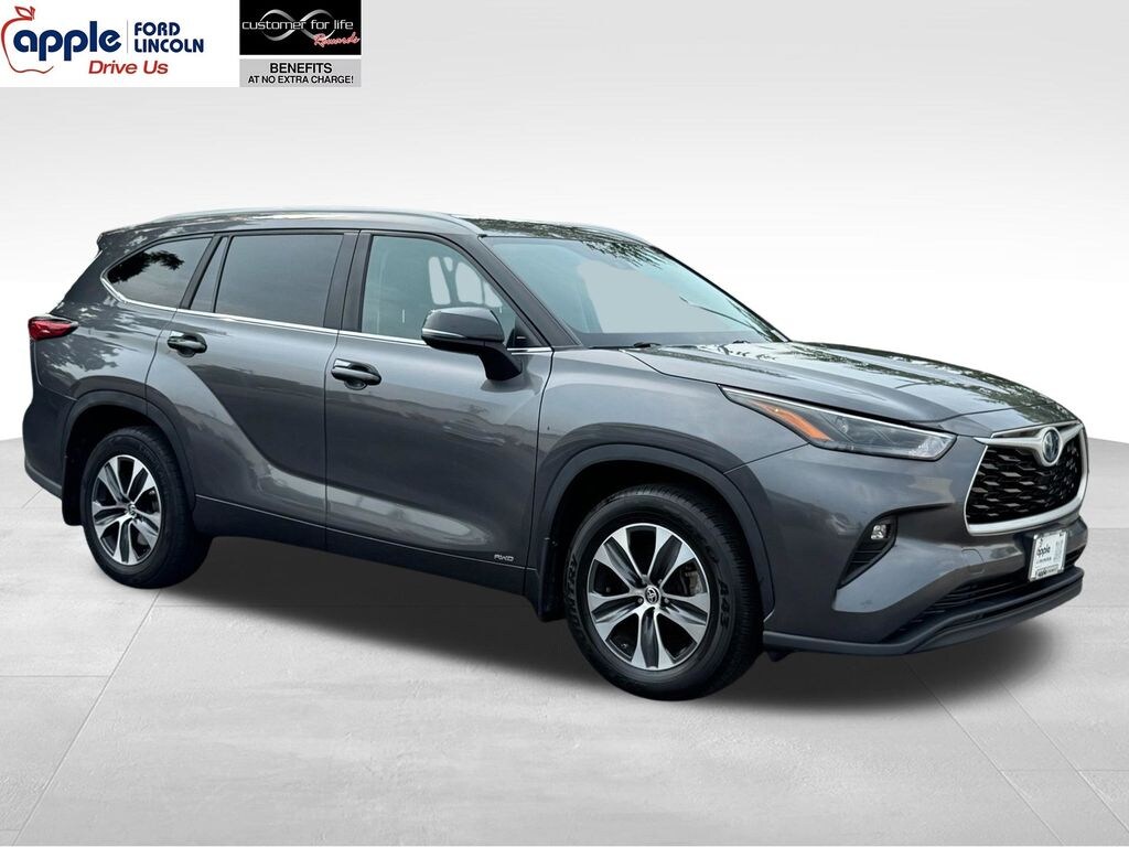 Used 2023 Toyota Highlander Hybrid XLE SUV