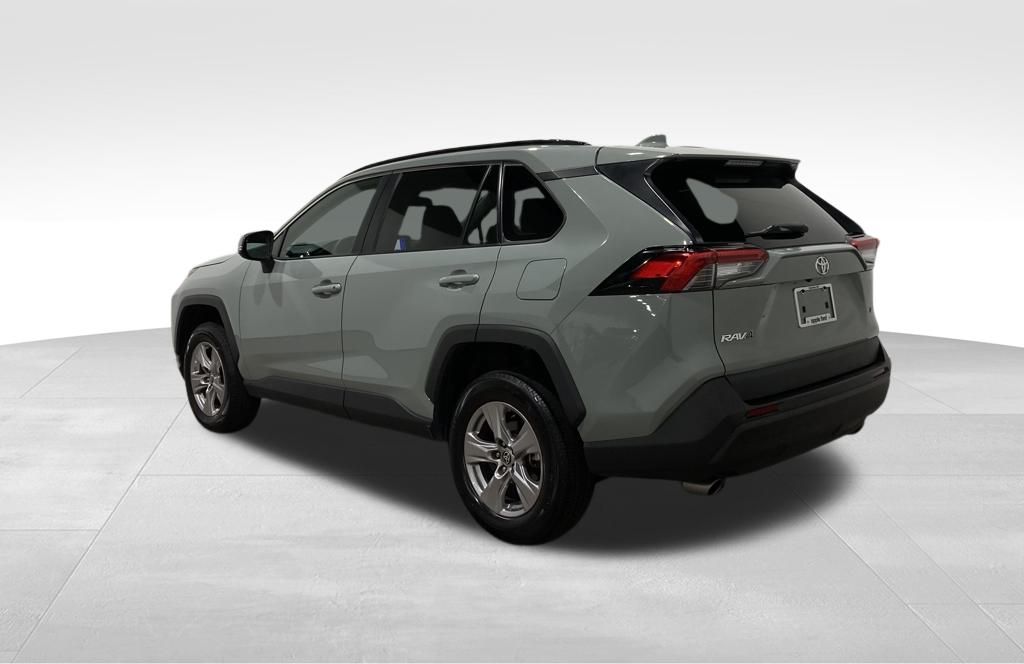 2023 Toyota RAV4 XLE photo 3