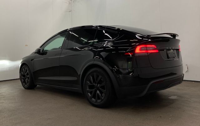 2023 Tesla Model X Standard Range photo 2