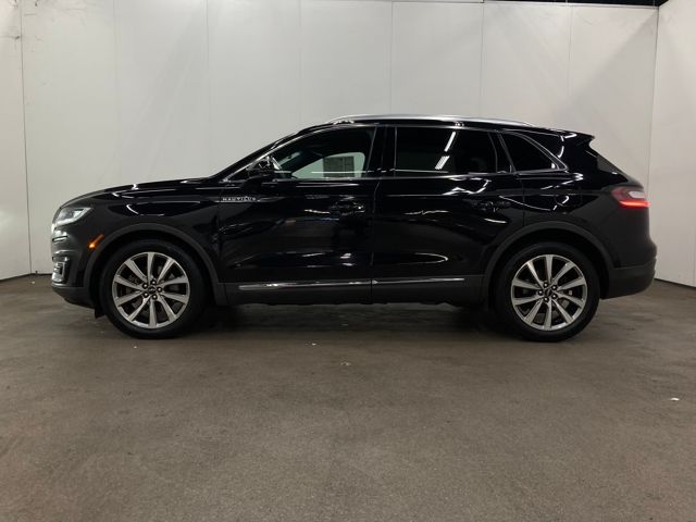 2019 Lincoln Nautilus Select photo 2