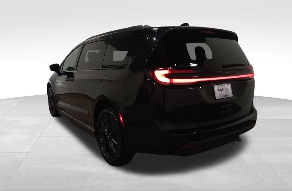 Used 2023 Chrysler Pacifica Touring L Minivan/Van